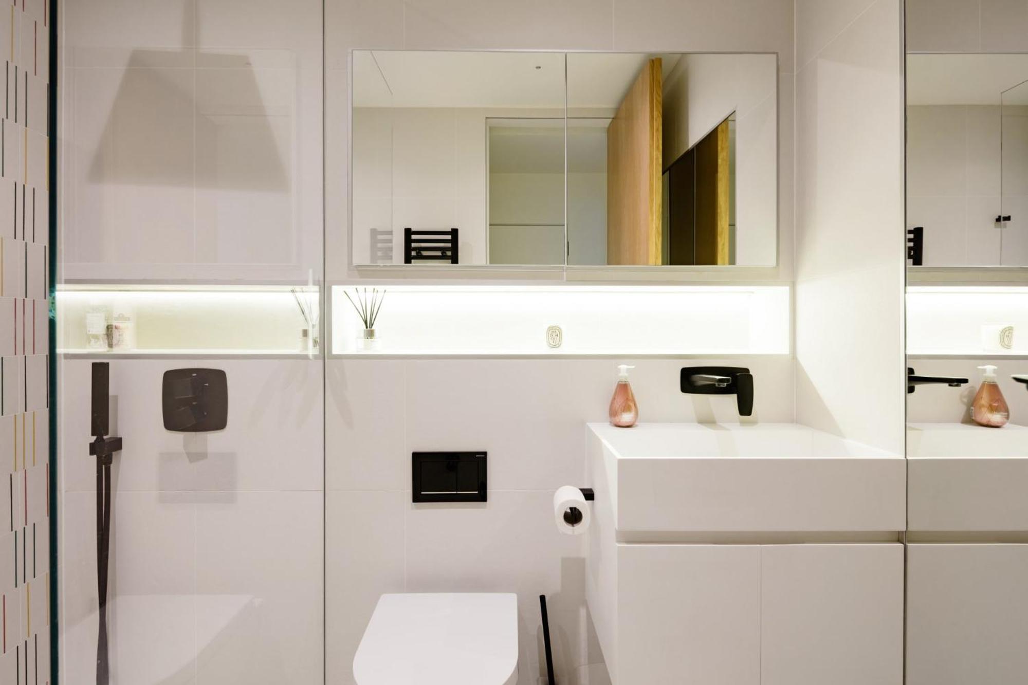Modern Apartment & Rooms At Charing Cross Лондон Екстериор снимка
