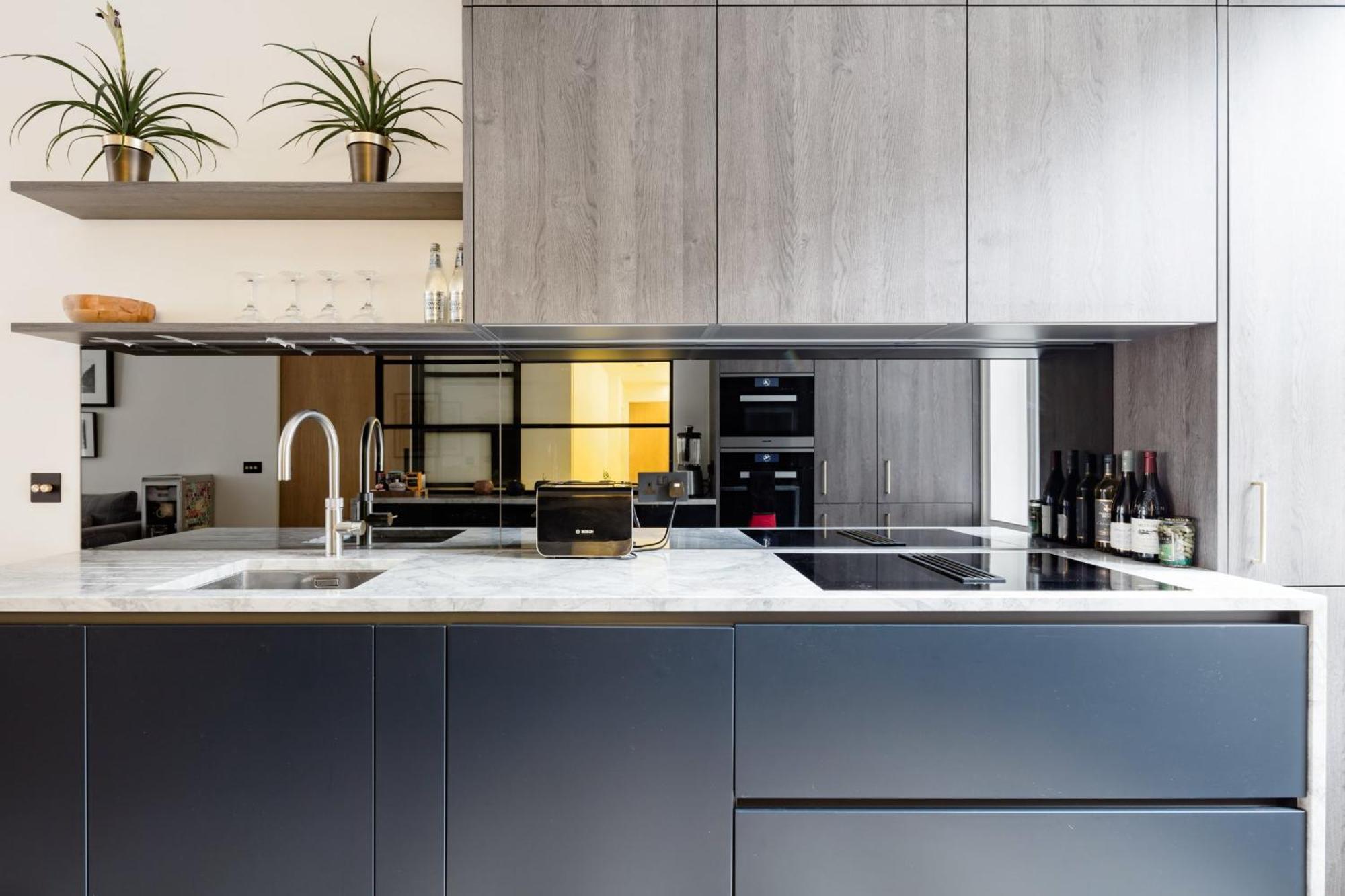 Modern Apartment & Rooms At Charing Cross Лондон Екстериор снимка