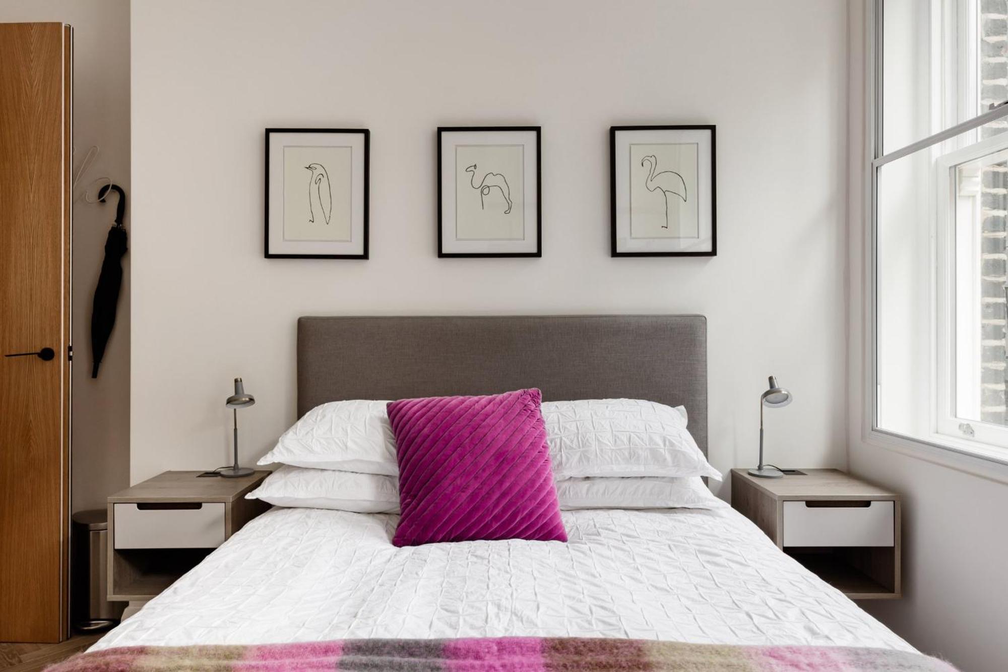 Modern Apartment & Rooms At Charing Cross Лондон Екстериор снимка