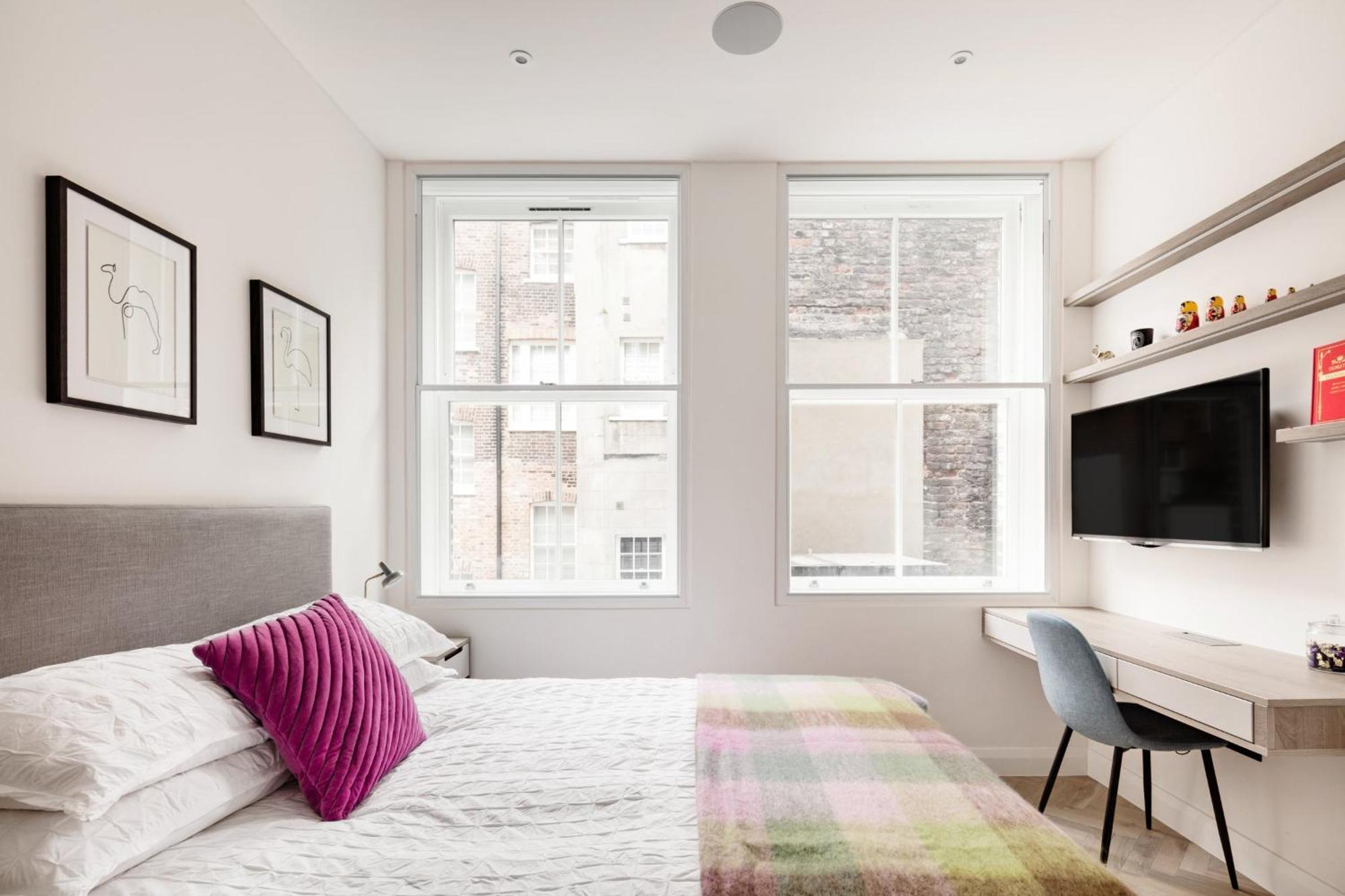 Modern Apartment & Rooms At Charing Cross Лондон Екстериор снимка