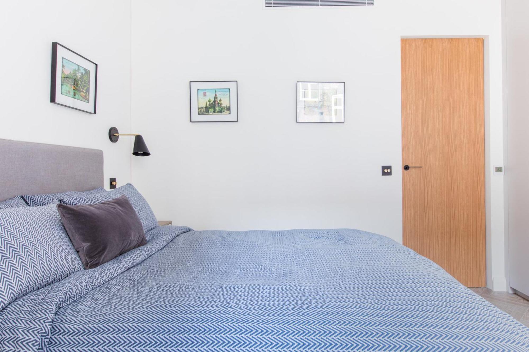 Modern Apartment & Rooms At Charing Cross Лондон Екстериор снимка